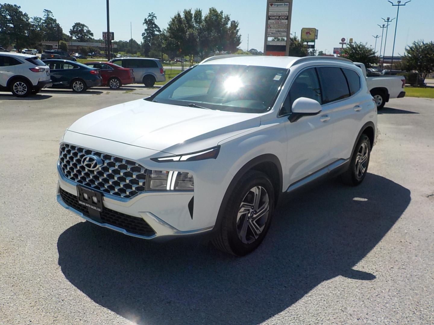 2021 White /Gray Hyundai Santa Fe (5NMS24AJ1MH) , Automatic transmission, located at 1617 W Church Street, Livingston, TX, 77351, (936) 327-3600, 30.710995, -94.951157 - ONE OWNER! Locally owned!! Really a nice unit! - Photo#3